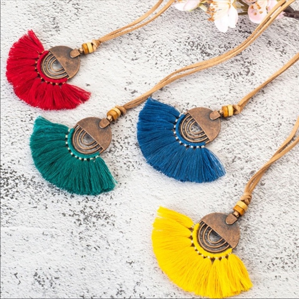 ✨3xHP✨NWT Boho Yellow Tassel Necklace